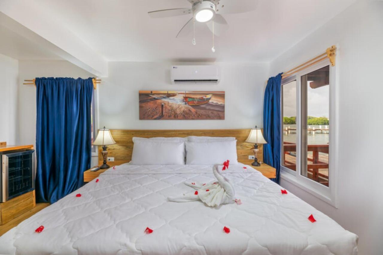 Hotel And Dive Center Roatan Yacht Club French Harbour ภายนอก รูปภาพ