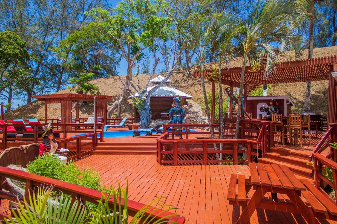 Hotel And Dive Center Roatan Yacht Club French Harbour ภายนอก รูปภาพ