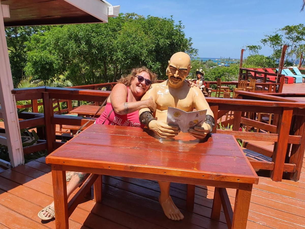 Hotel And Dive Center Roatan Yacht Club French Harbour ภายนอก รูปภาพ
