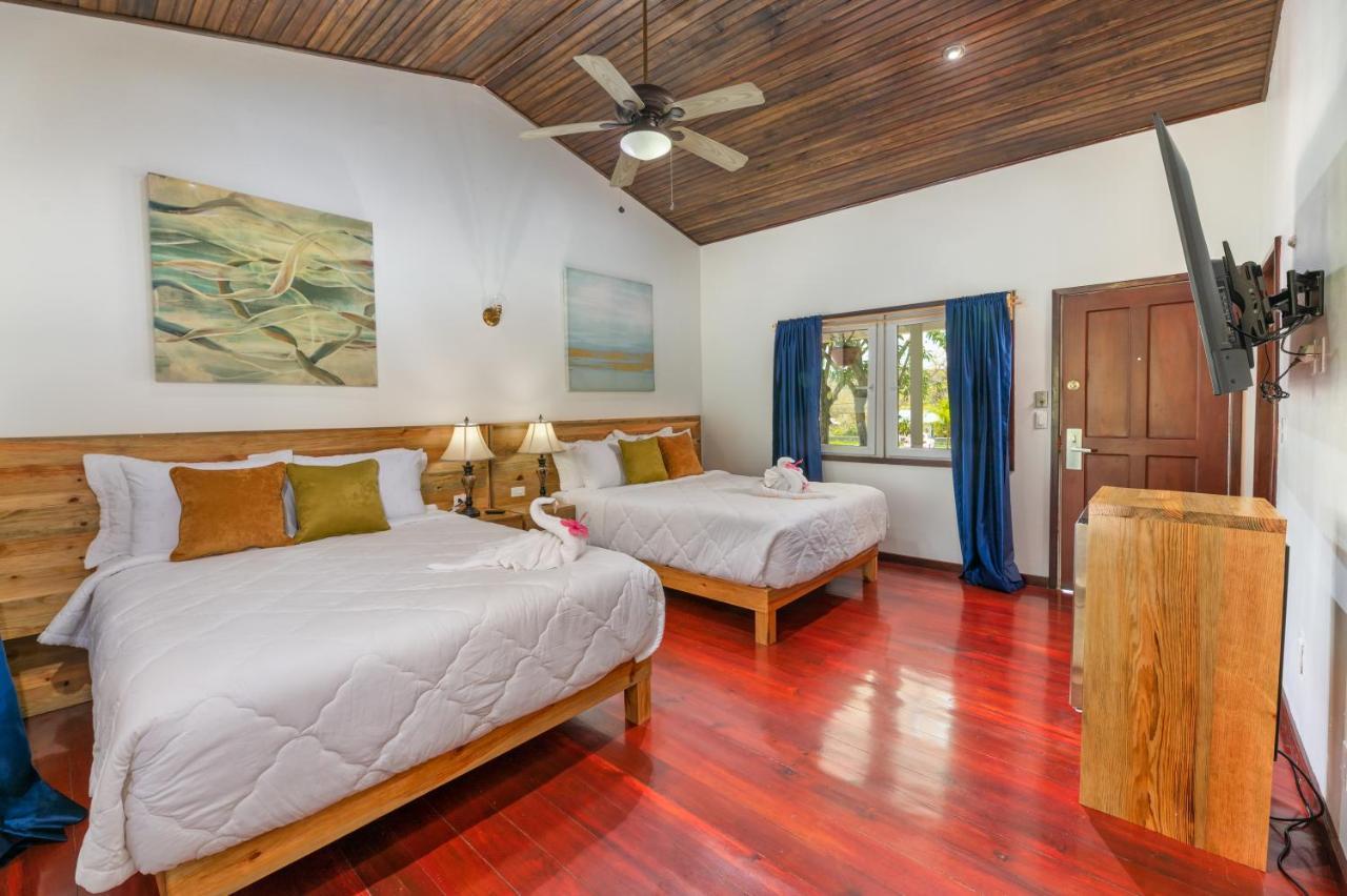 Hotel And Dive Center Roatan Yacht Club French Harbour ภายนอก รูปภาพ
