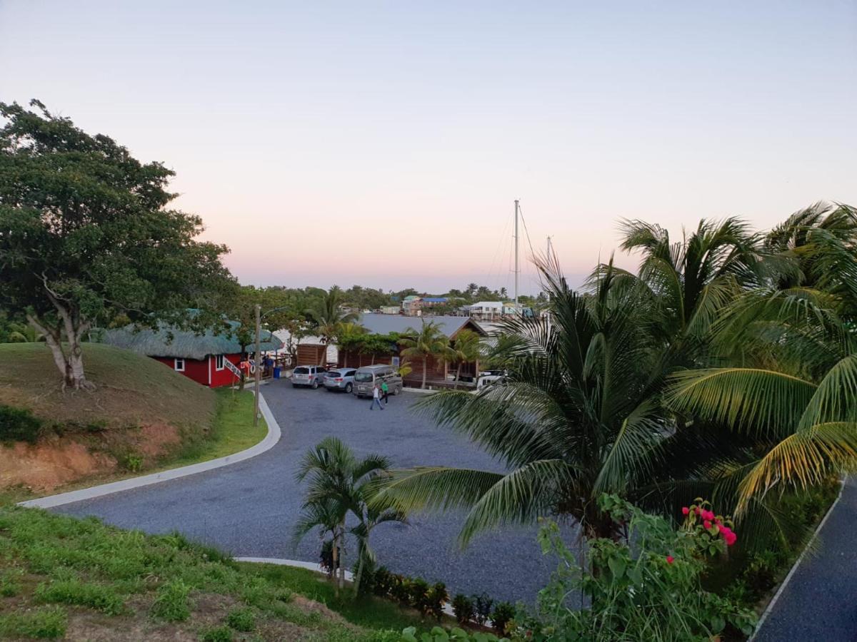 Hotel And Dive Center Roatan Yacht Club French Harbour ภายนอก รูปภาพ