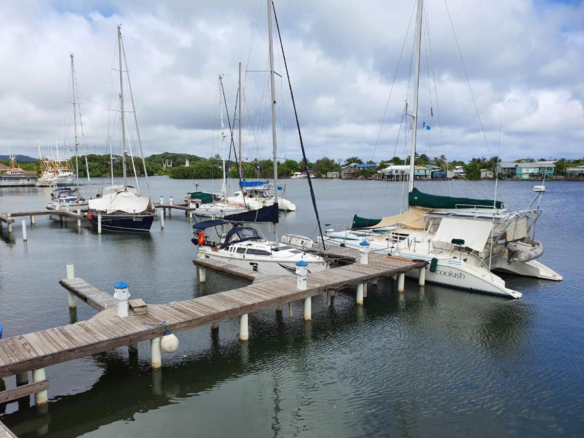 Hotel And Dive Center Roatan Yacht Club French Harbour ภายนอก รูปภาพ
